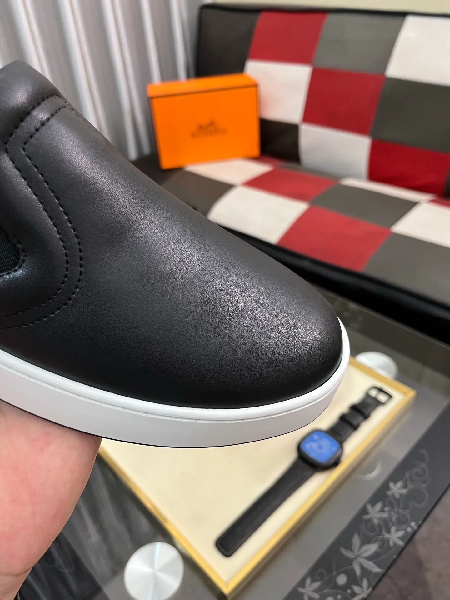 Men's Men's Shoes💰458⌚️⌚️HERMES/Hermès Hugo sneakers are casual men's shoes. These sneakers are made of imported first-layer cowhide leather and breathable mesh design. The contrasting color design creates a dynamic and modern shape. The front end of the toe is decorated with natural-color rubber inlays, making it novel and fashionable. The texture is incomparable, with cowhide lining and cowhide foot pads, the upper foot is comfortable and breathable, and the rubber sole is decorated with geometric patterns and iconic "H" details. A very personal one! Size: 38-44